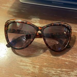 VG 29025 oversized cat eye brown tortoise sunglasses